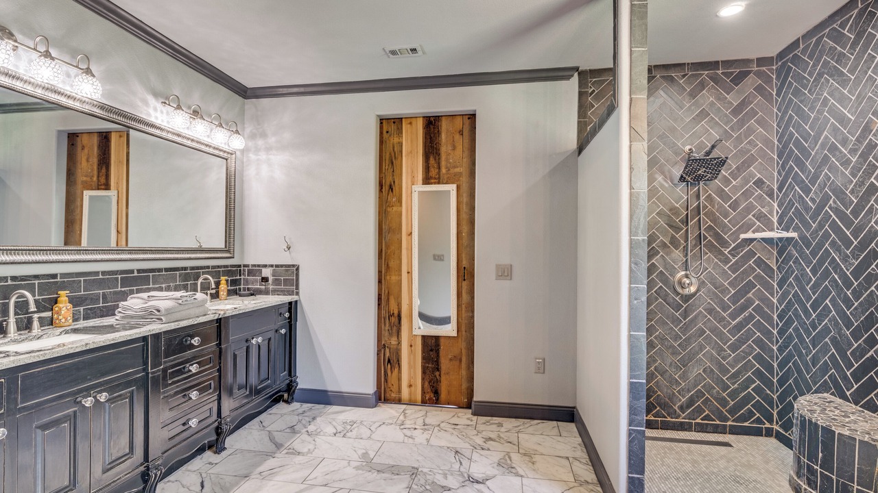 Photo of Bathroom in Emory
