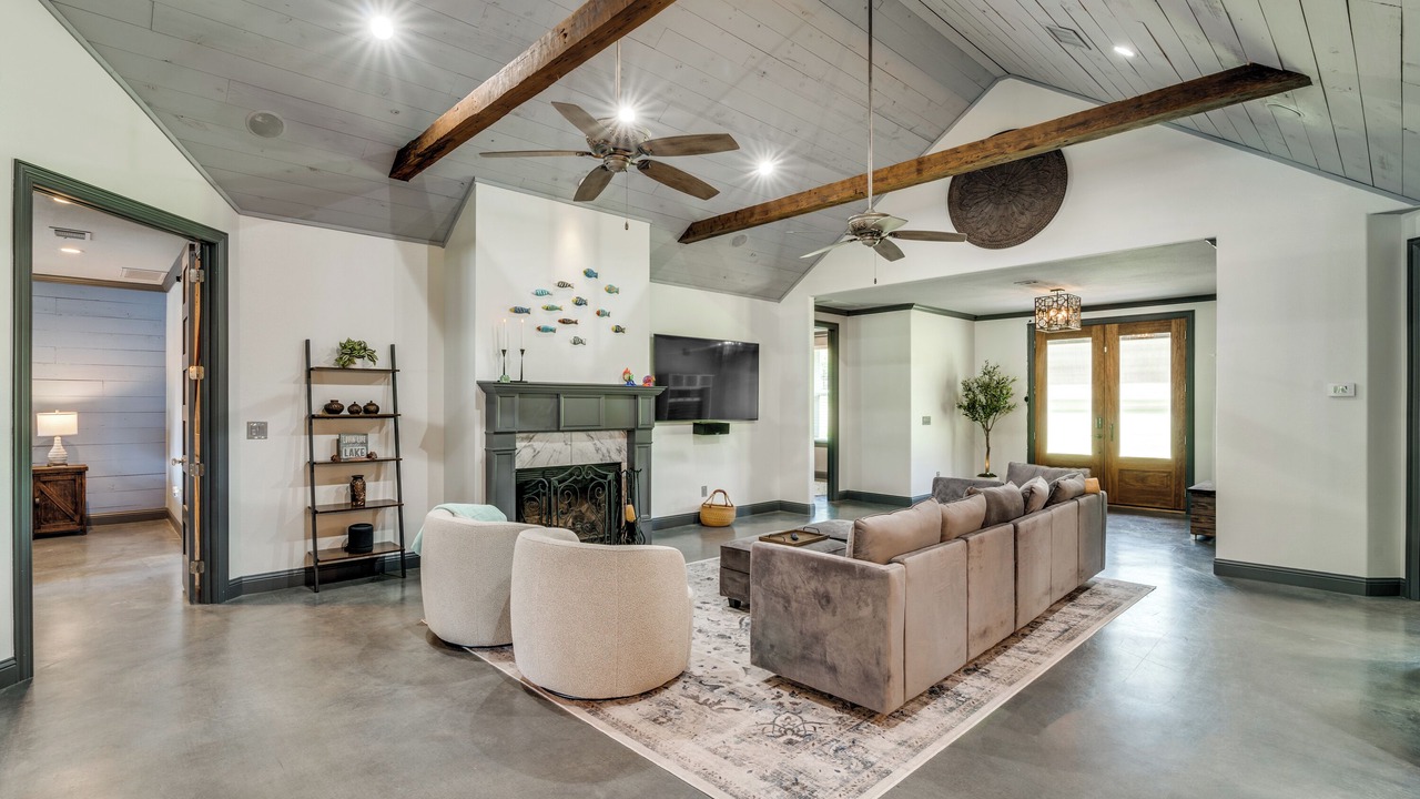 Photo of Livingroom in Emory