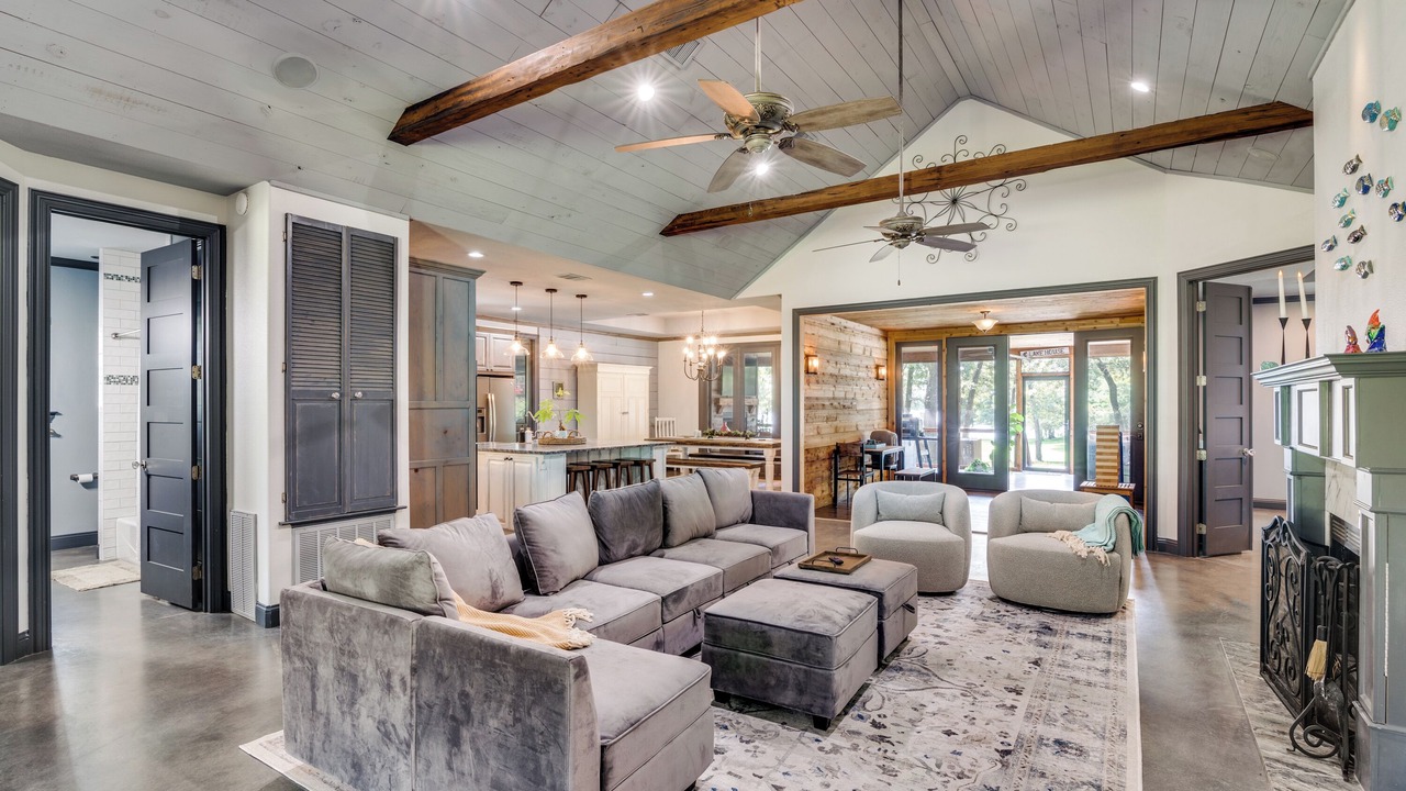 Photo of Livingroom in Emory