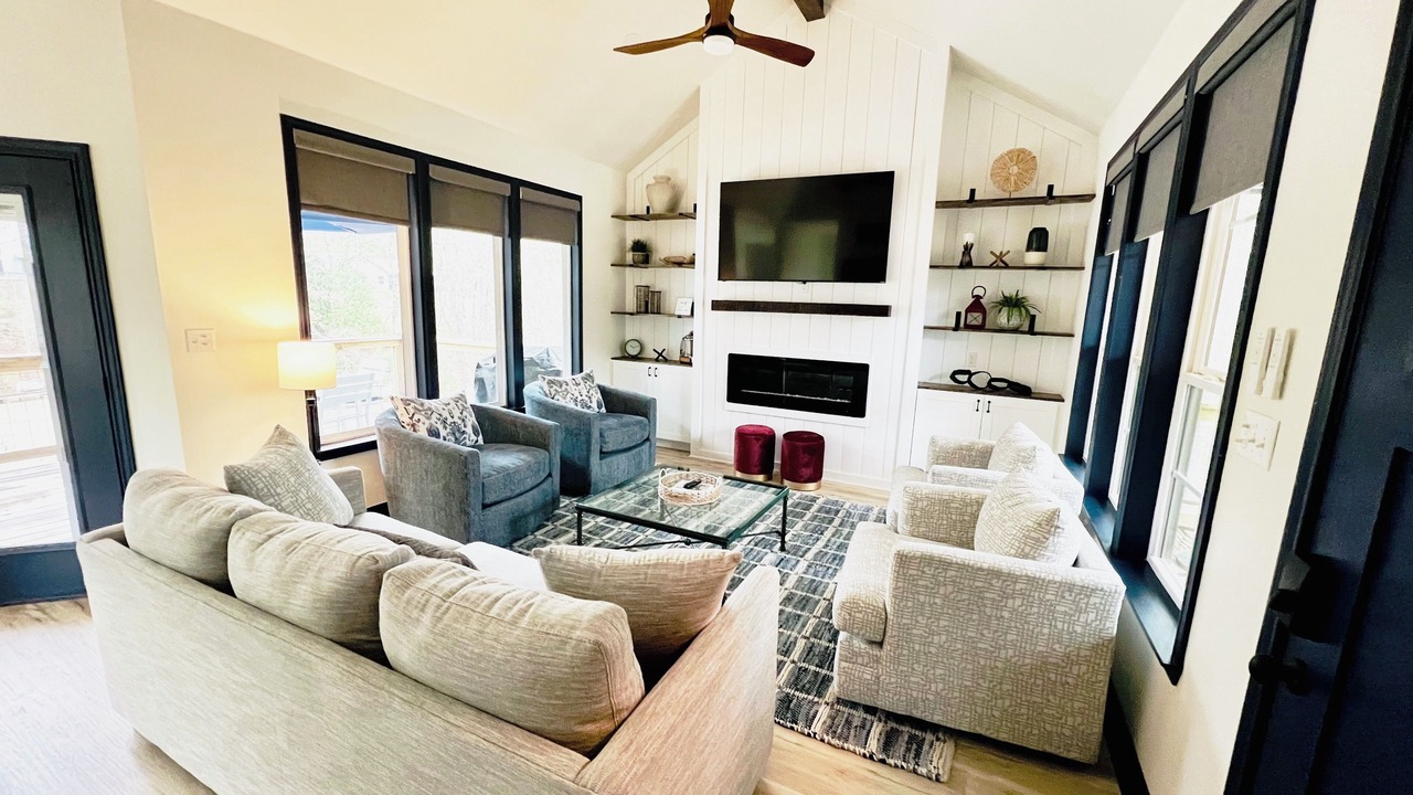 Photo of Livingroom in Pointblank