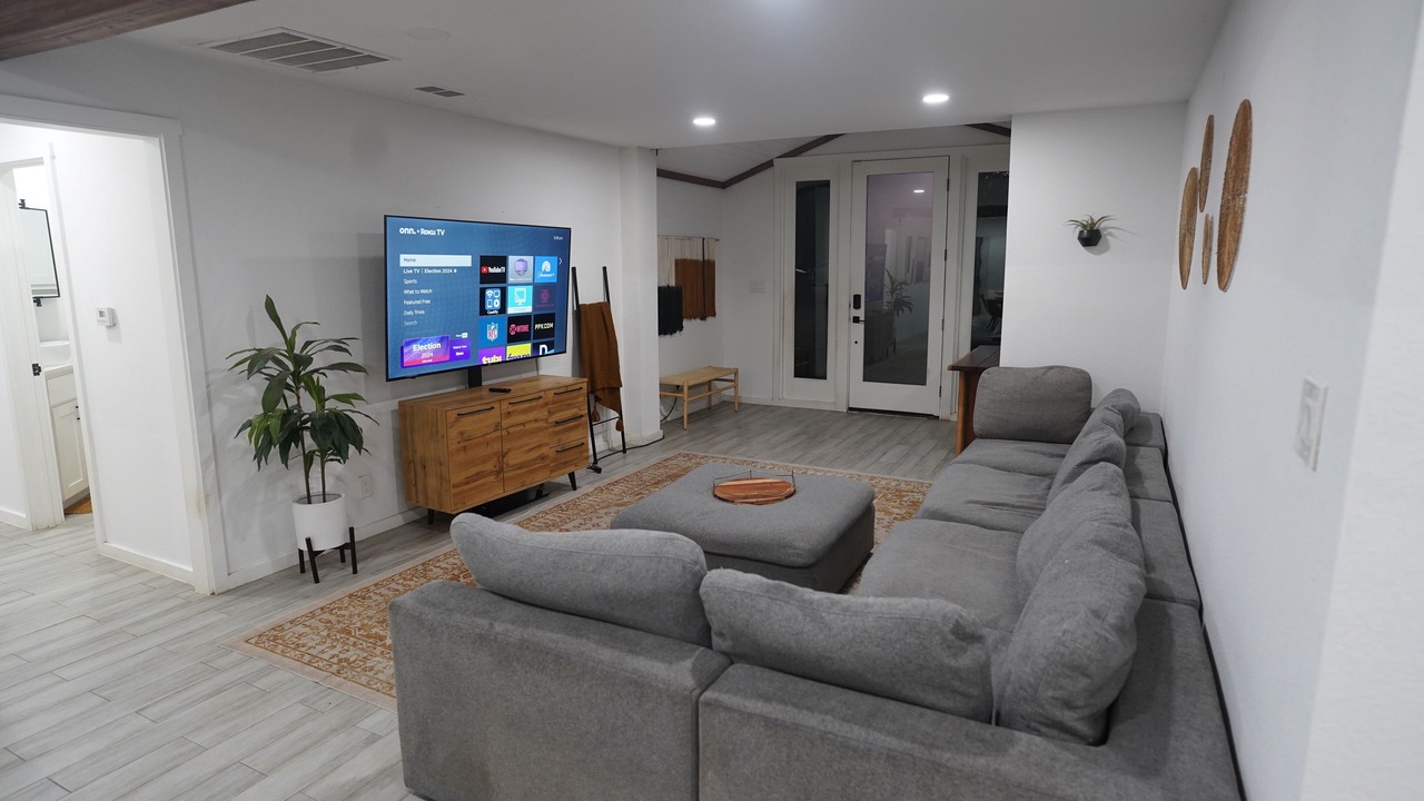 Photo of Livingroom in East Congress