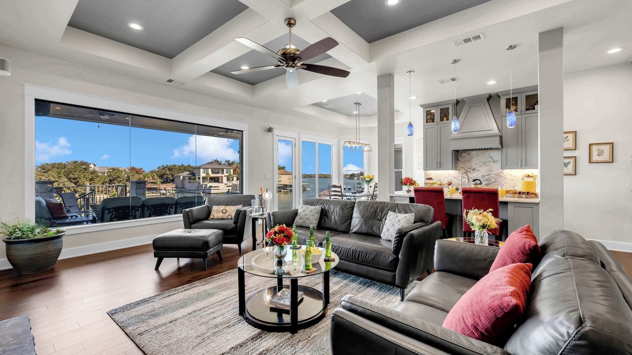 Photo of Livingroom in Horseshoe Bay West