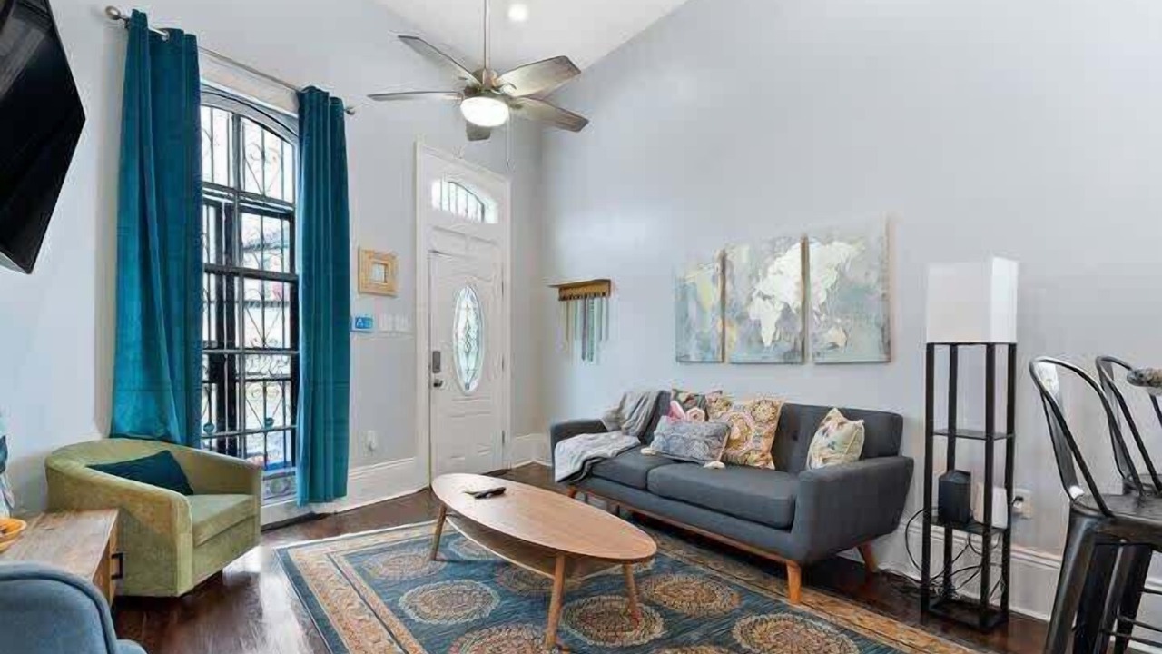 Photo of Livingroom in South 7th Ward
