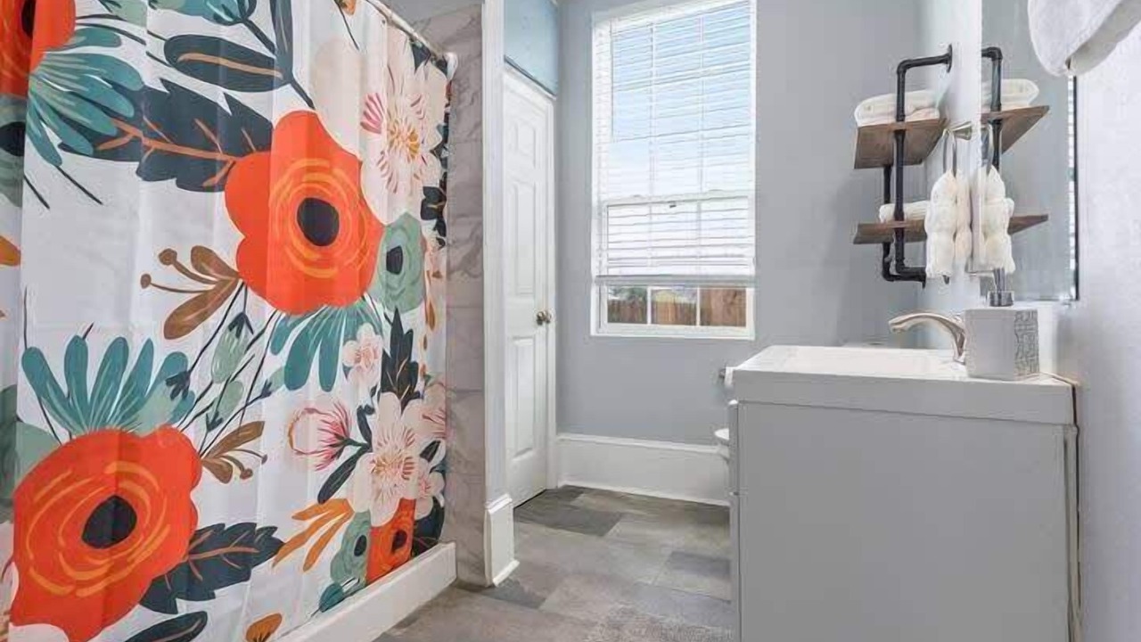 Photo of Bathroom in South 7th Ward