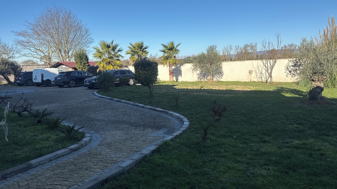 Photo of Outdoor in Saint-Martin-Lalande