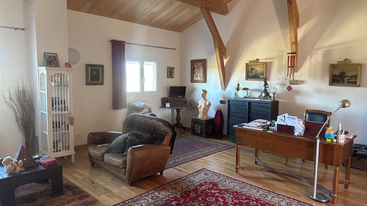 Photo of Livingroom in Saint-Martin-Lalande