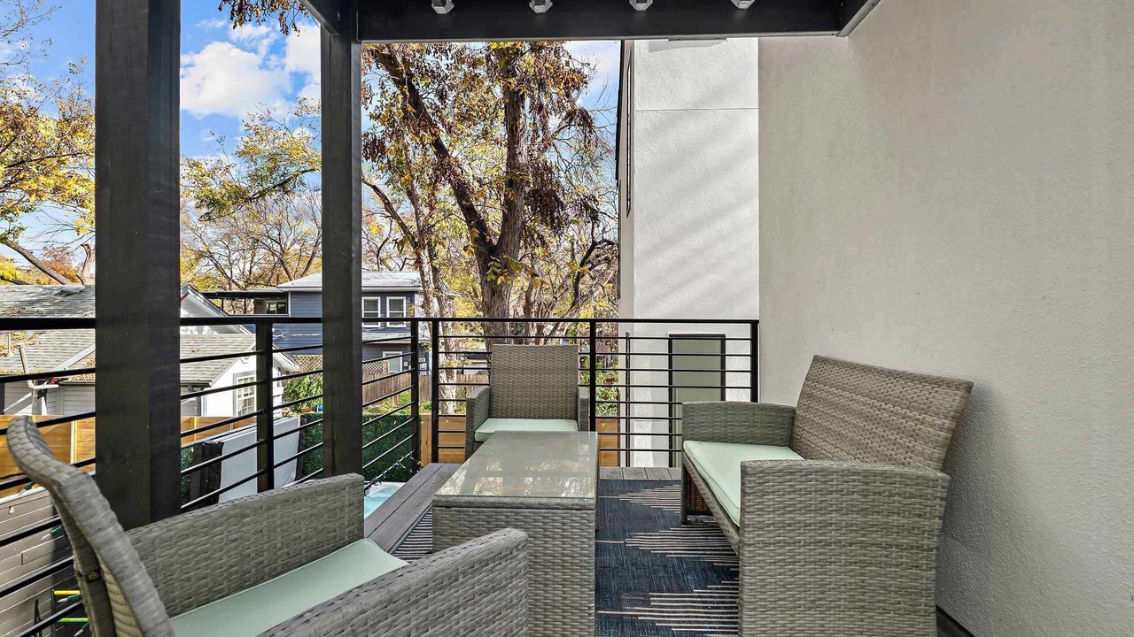 Photo of Patio Balcony in East Cesar Chavez