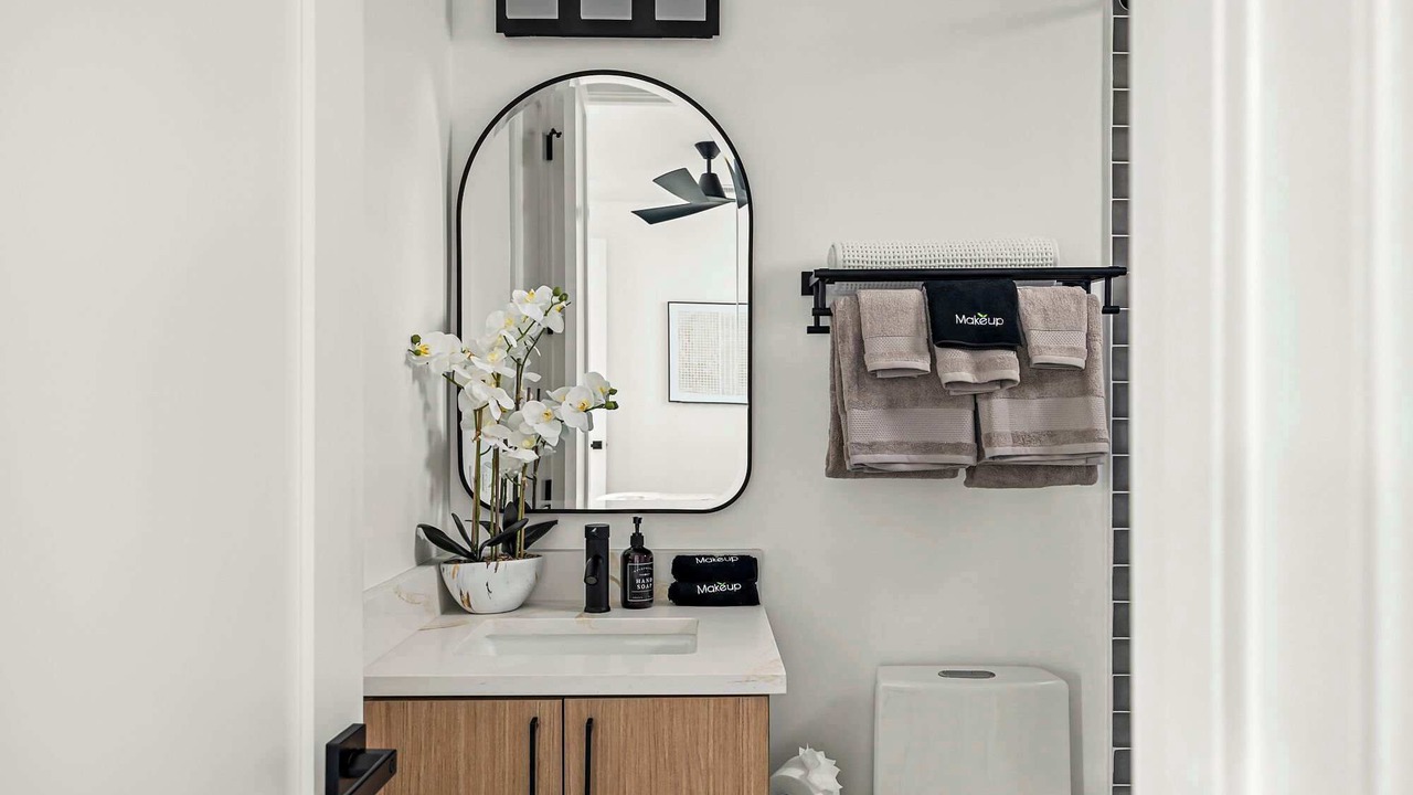 Photo of Bathroom in East Cesar Chavez