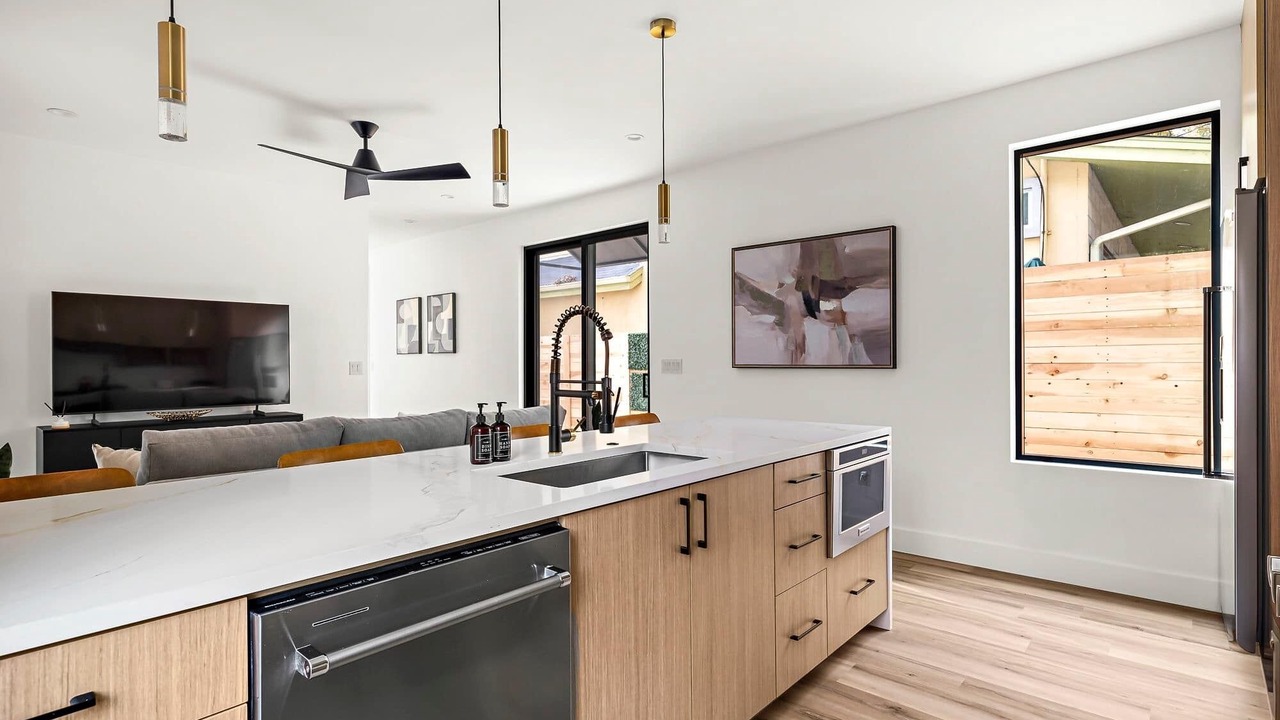 Photo of Kitchen in East Cesar Chavez