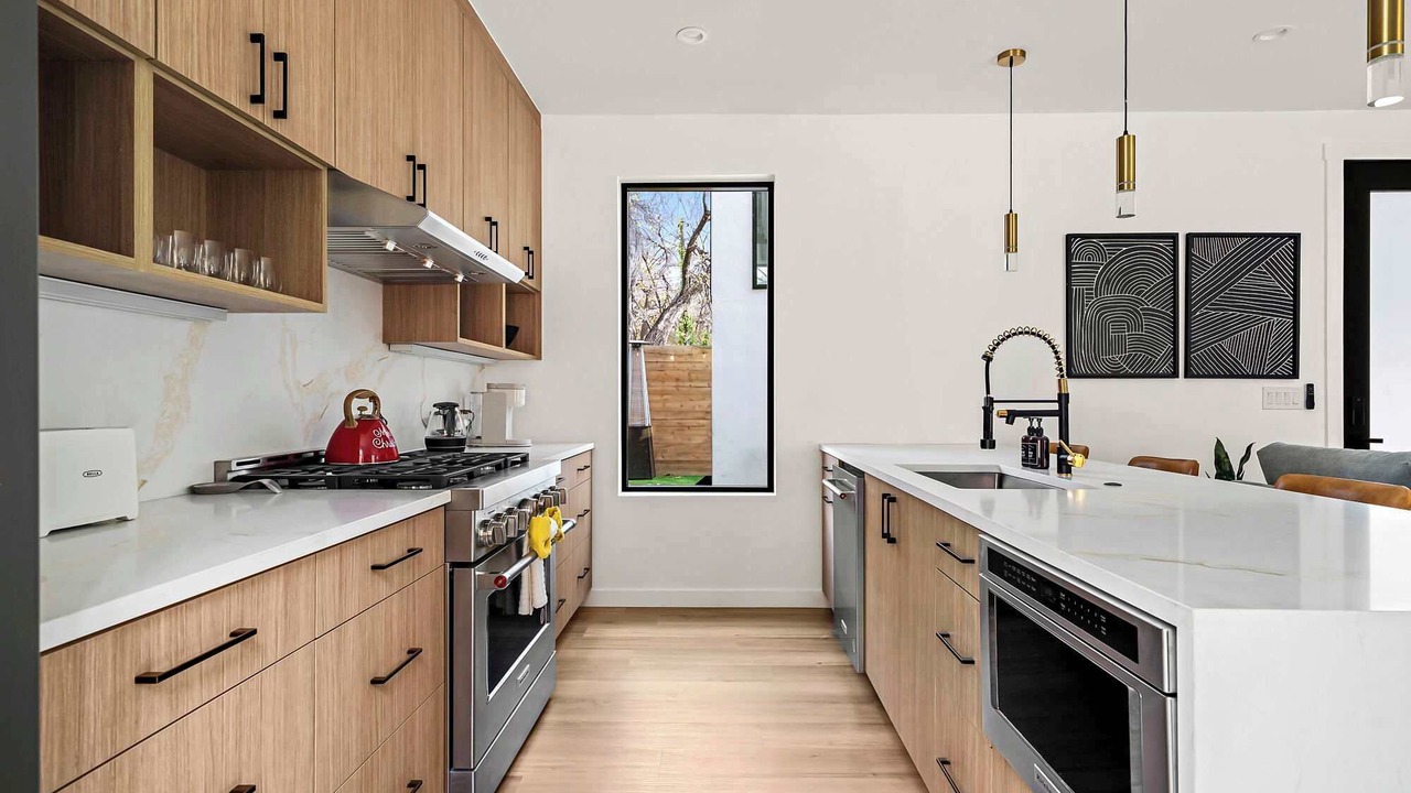 Photo of Kitchen in East Cesar Chavez