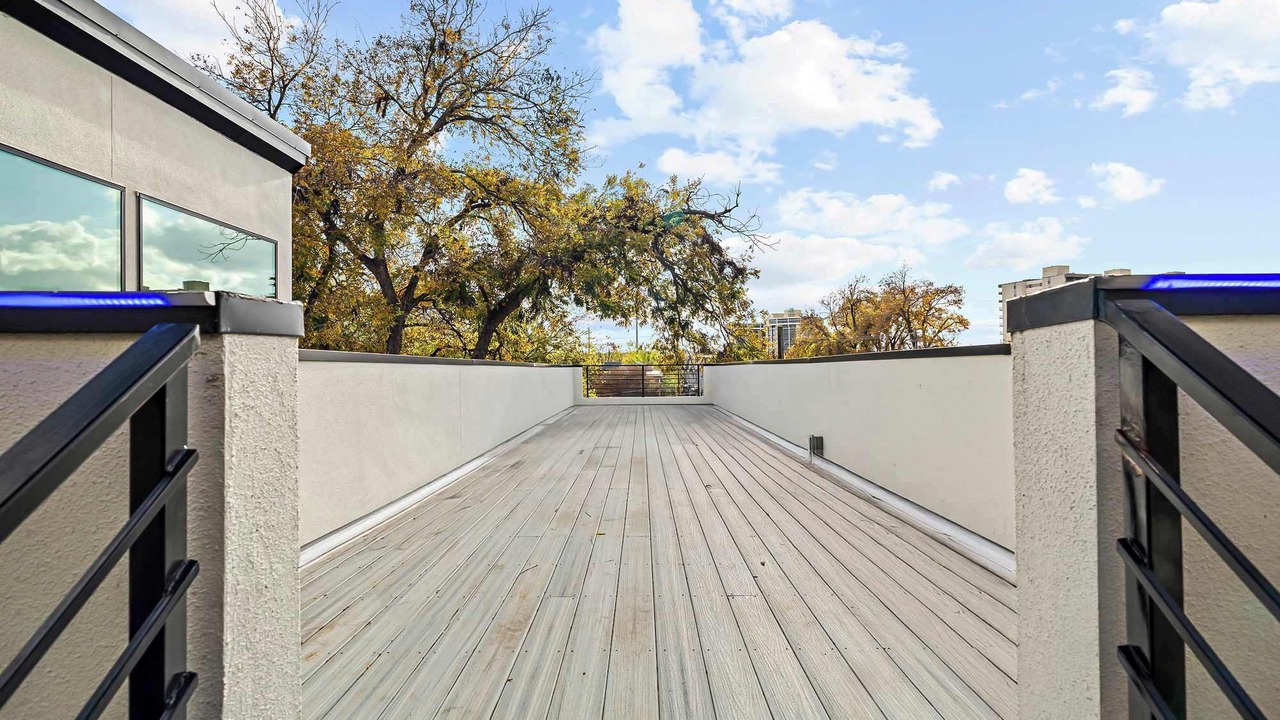 Photo of Patio Balcony in East Cesar Chavez