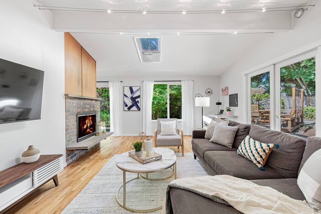 Photo of Livingroom in North Rose Hill