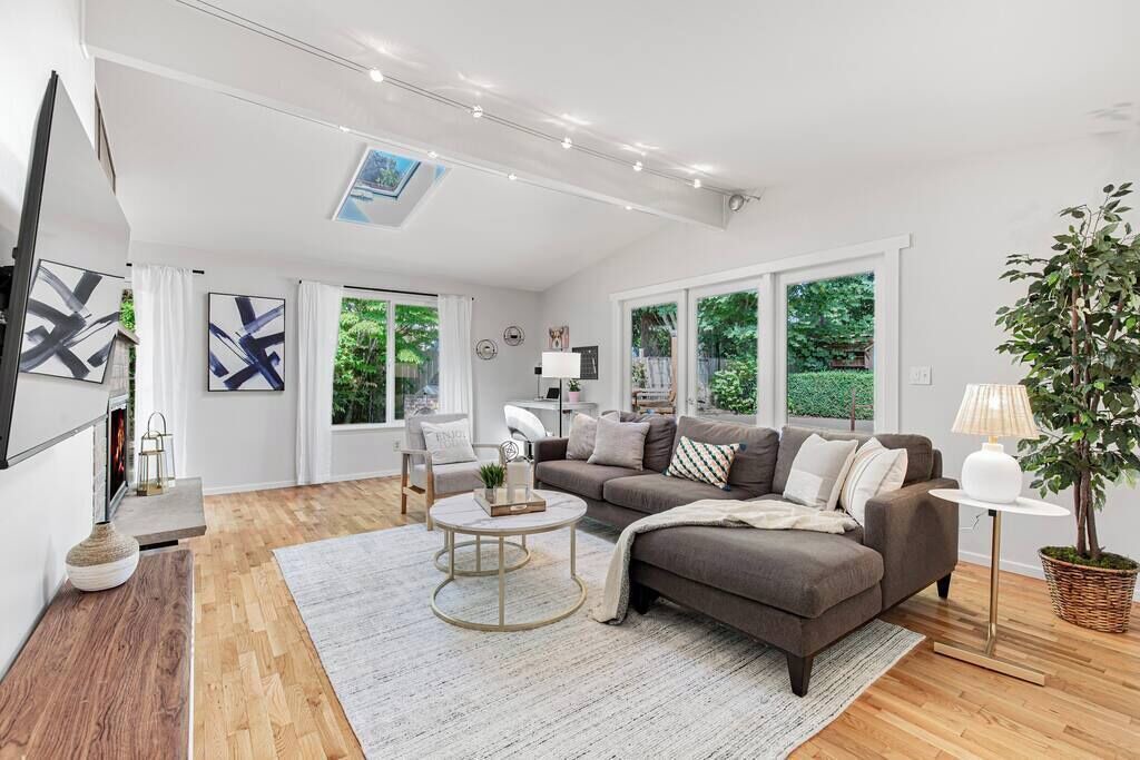 Photo of Livingroom in North Rose Hill