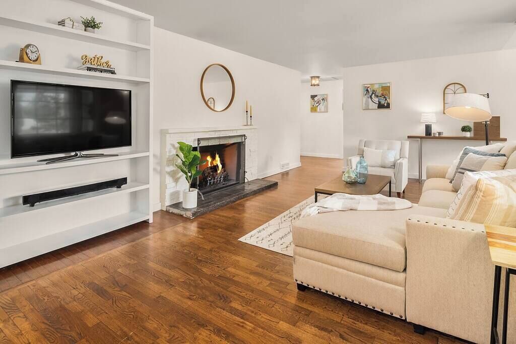 Photo of Livingroom in West Bellevue