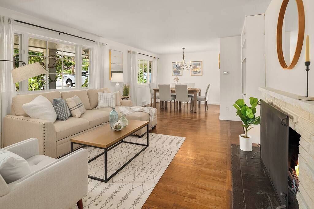 Photo of Livingroom in West Bellevue