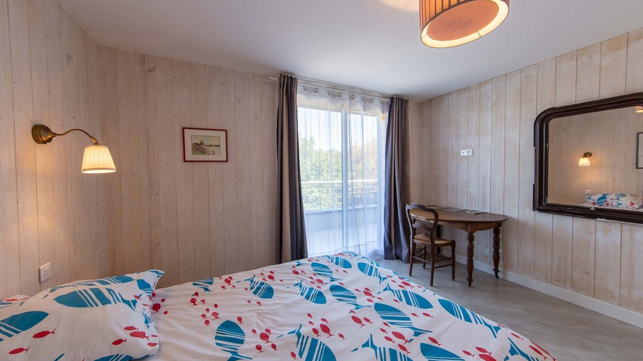 Photo of Bedroom in Jouy-le-Potier