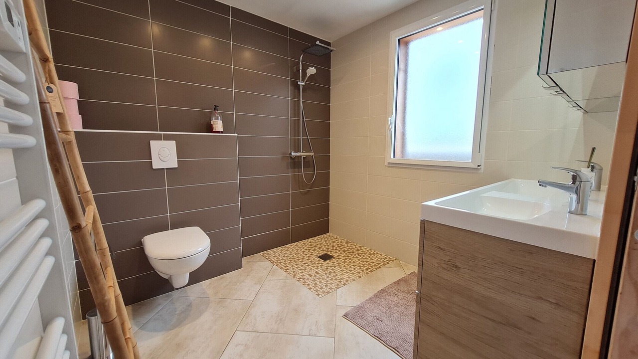 Photo of Bathroom in Jouy-le-Potier