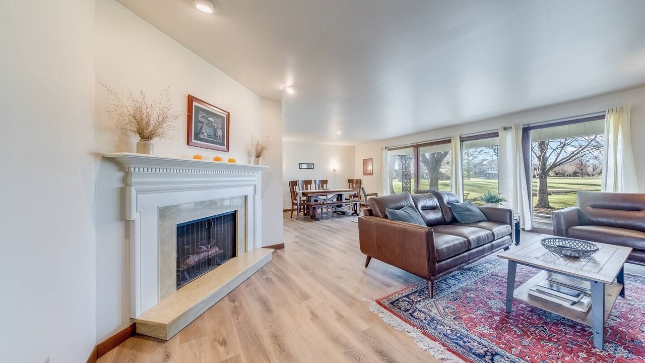 Photo of Livingroom in Champaign