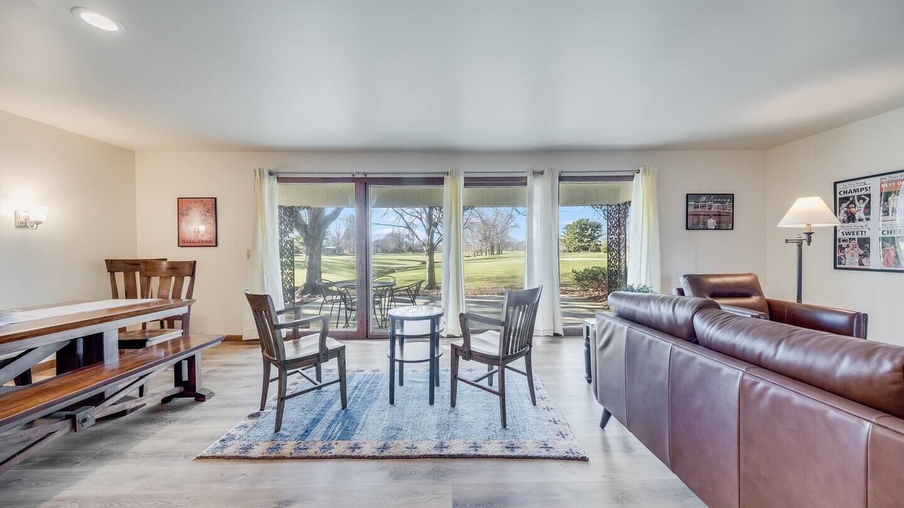 Photo of Livingroom in Champaign
