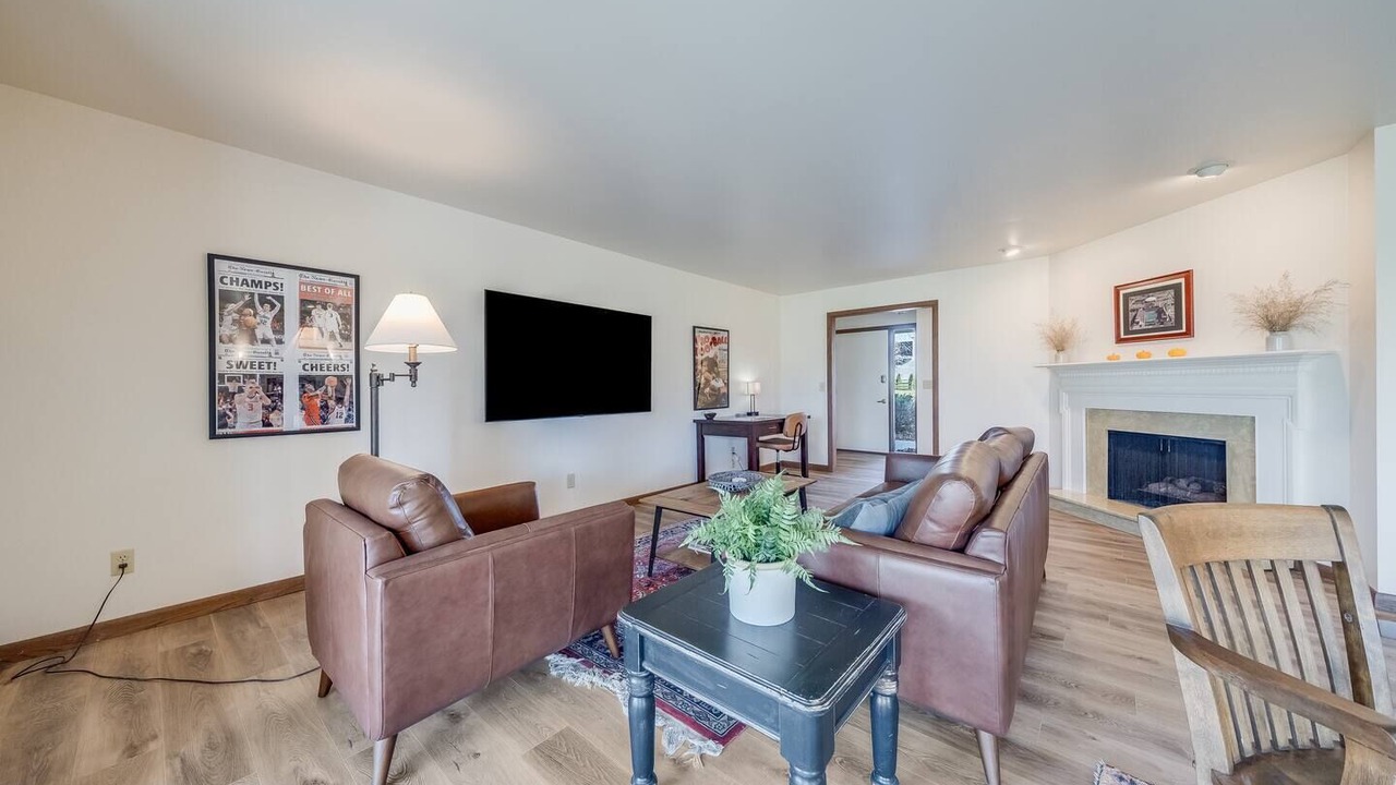 Photo of Livingroom in Champaign