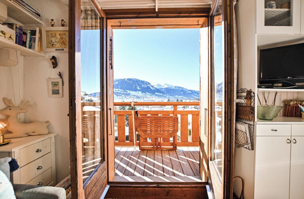 Photo of Livingroom in Demi-Quartier