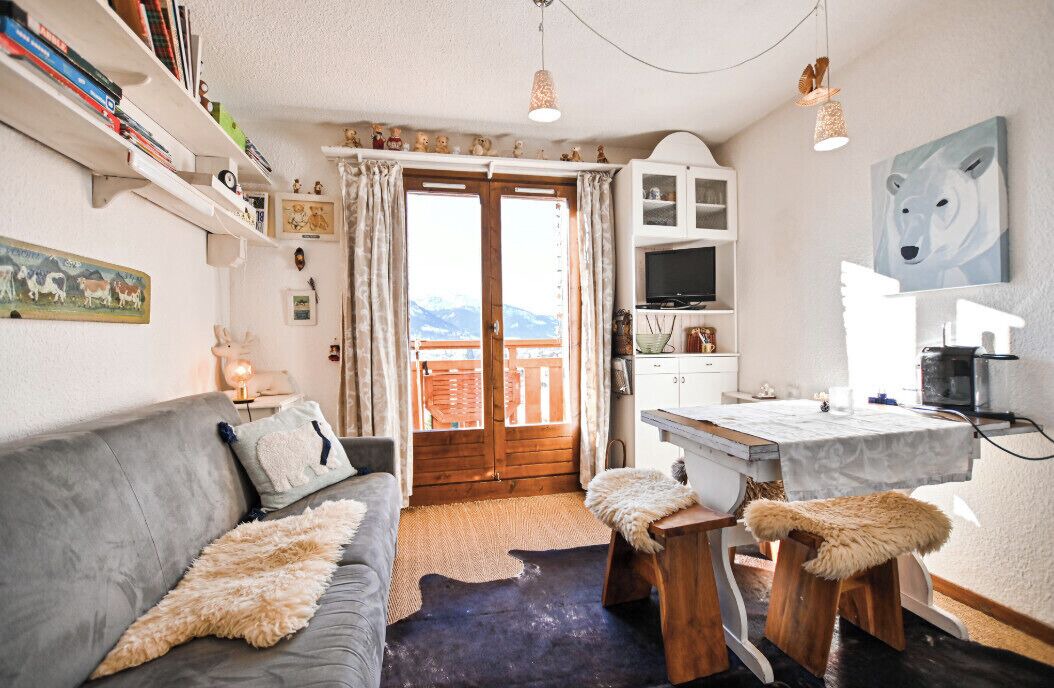 Photo of Livingroom in Demi-Quartier