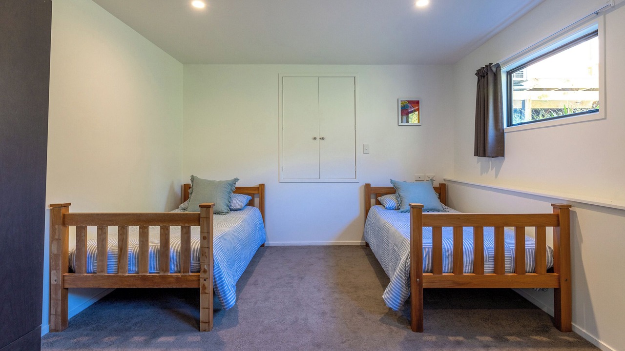 Photo of Others in Surfdale