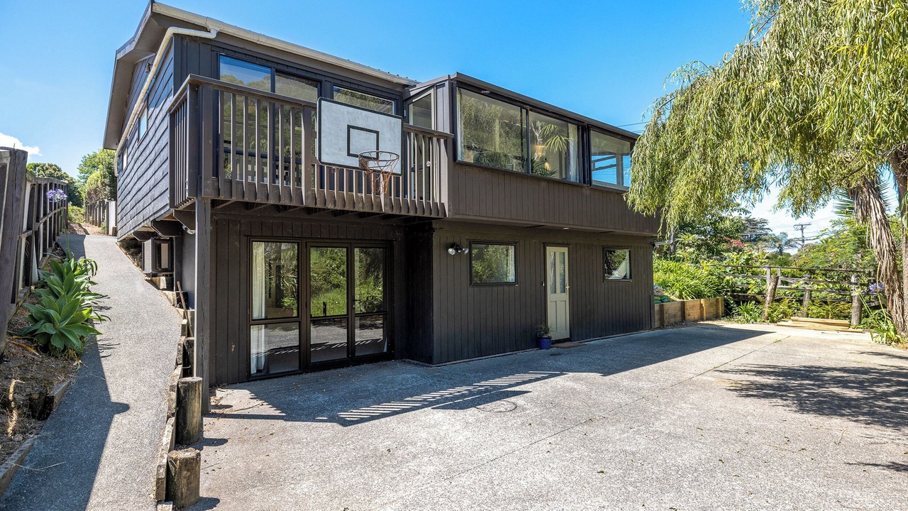 Photo of Others in Surfdale