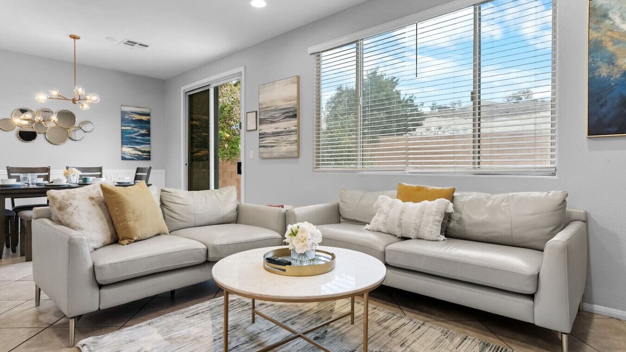 Photo of Livingroom in MacDonald Ranch