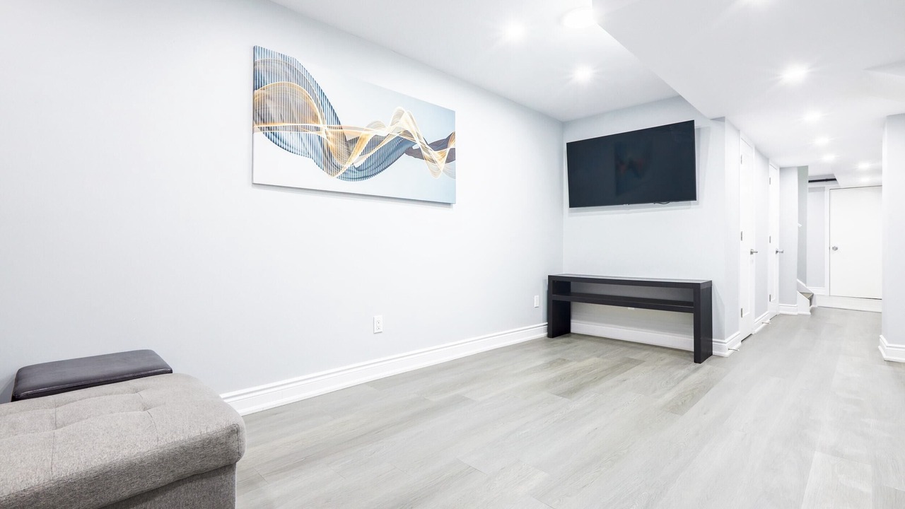 Photo of Livingroom in Thornhill