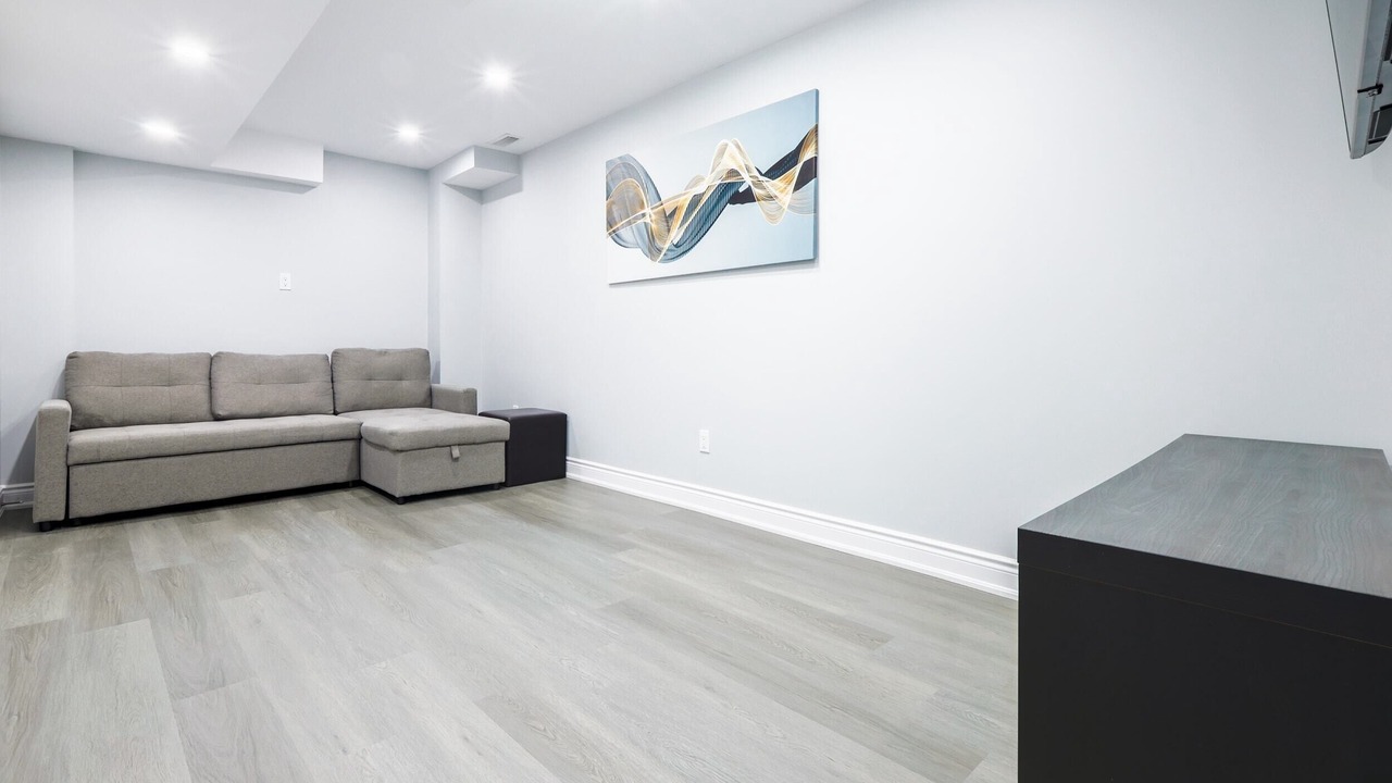 Photo of Livingroom in Thornhill