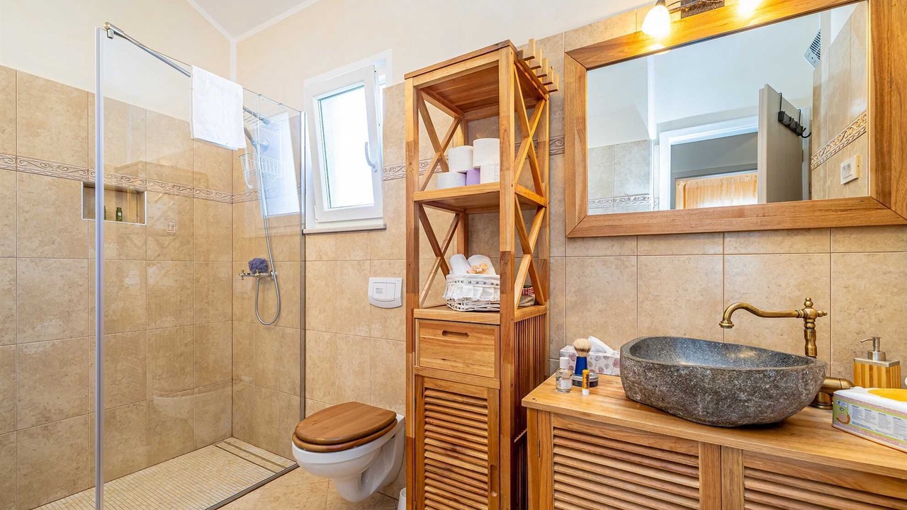 Photo of Bathroom in Porat