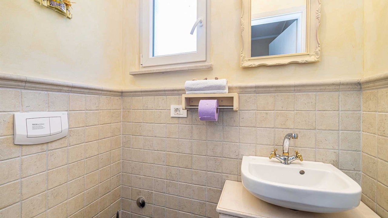 Photo of Bathroom in Porat