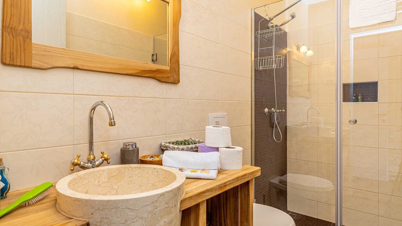 Photo of Bathroom in Porat
