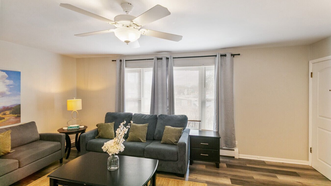 Photo of Livingroom in Russell