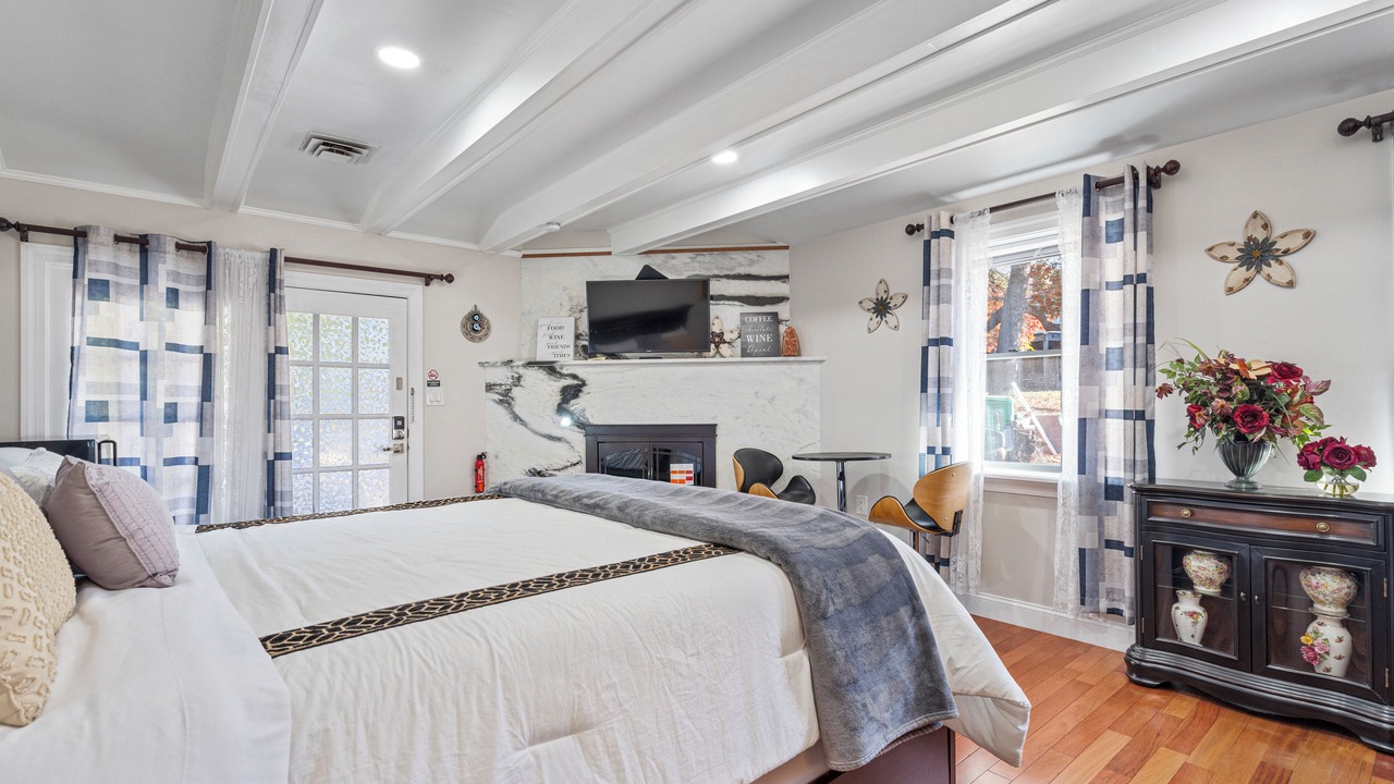 Photo of Bedroom in Oxon Hill