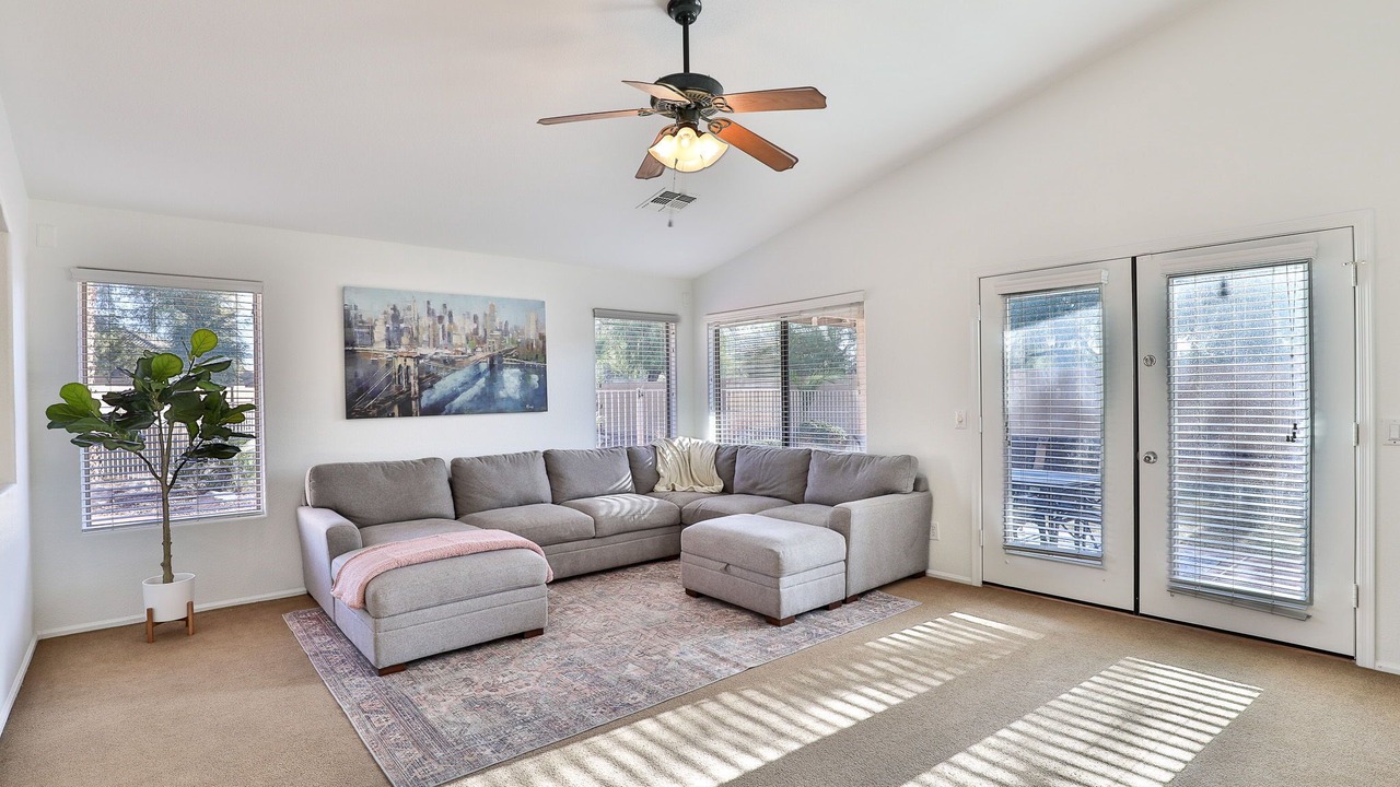 Photo of Livingroom in Canyon Trails