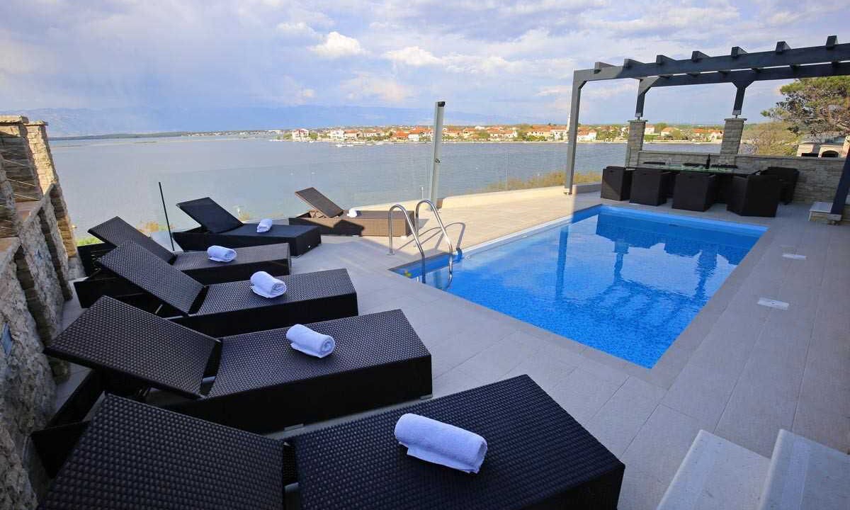 Photo of Outdoor in Nin