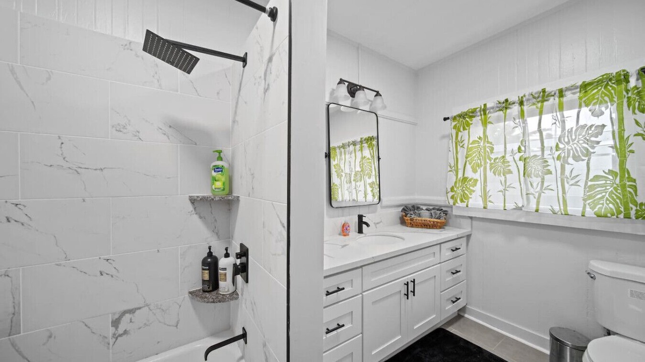 Photo of Bathroom in Hilo