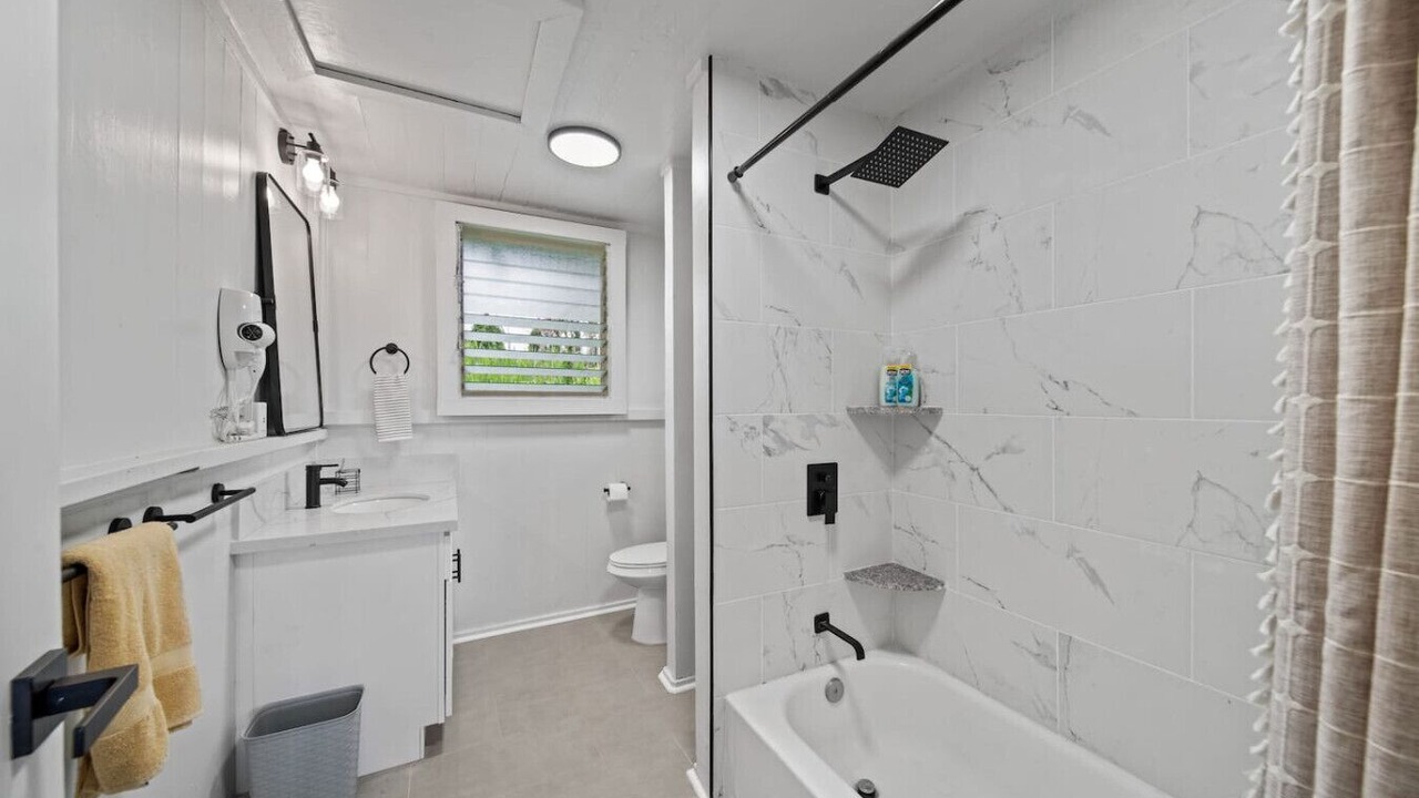 Photo of Bathroom in Hilo