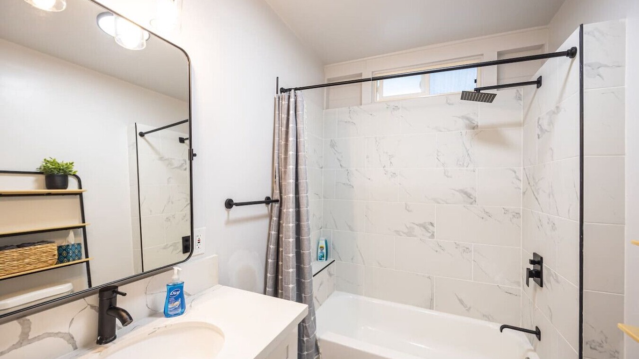 Photo of Bathroom in Hilo