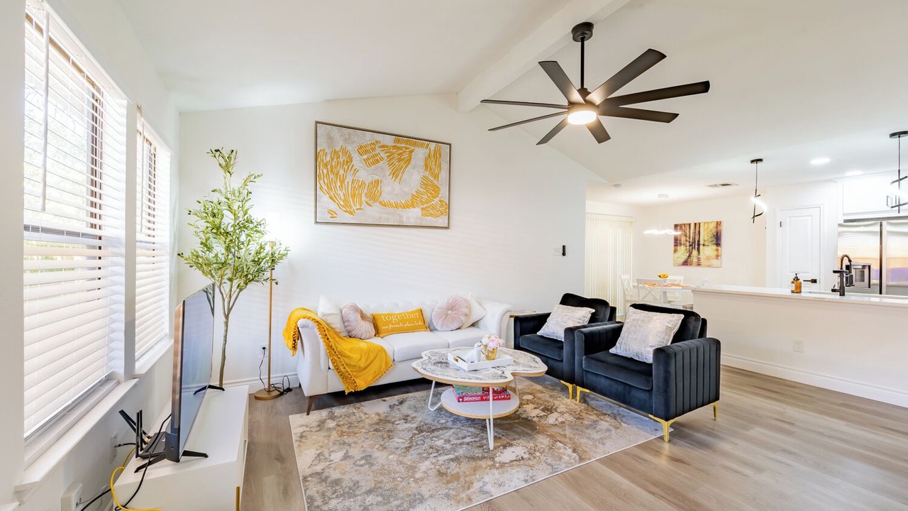 Photo of Livingroom in McNeil