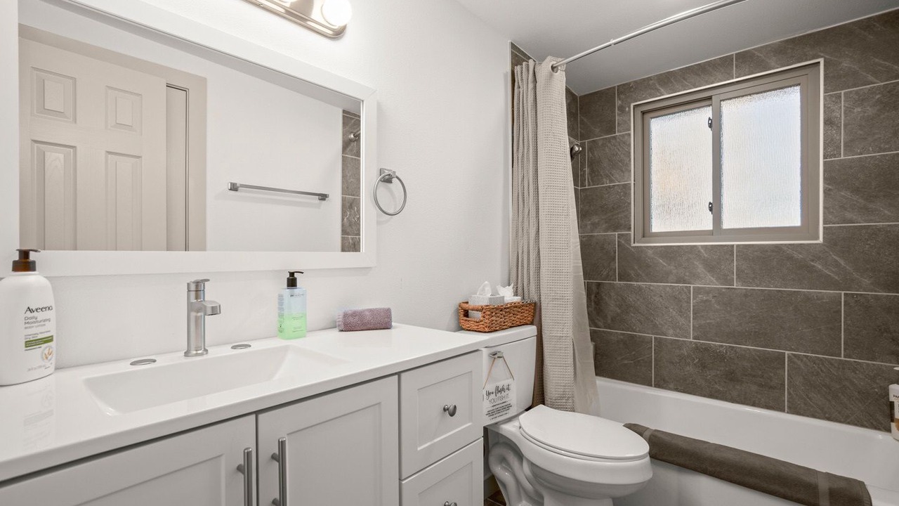 Photo of Bathroom in Lakeland Park