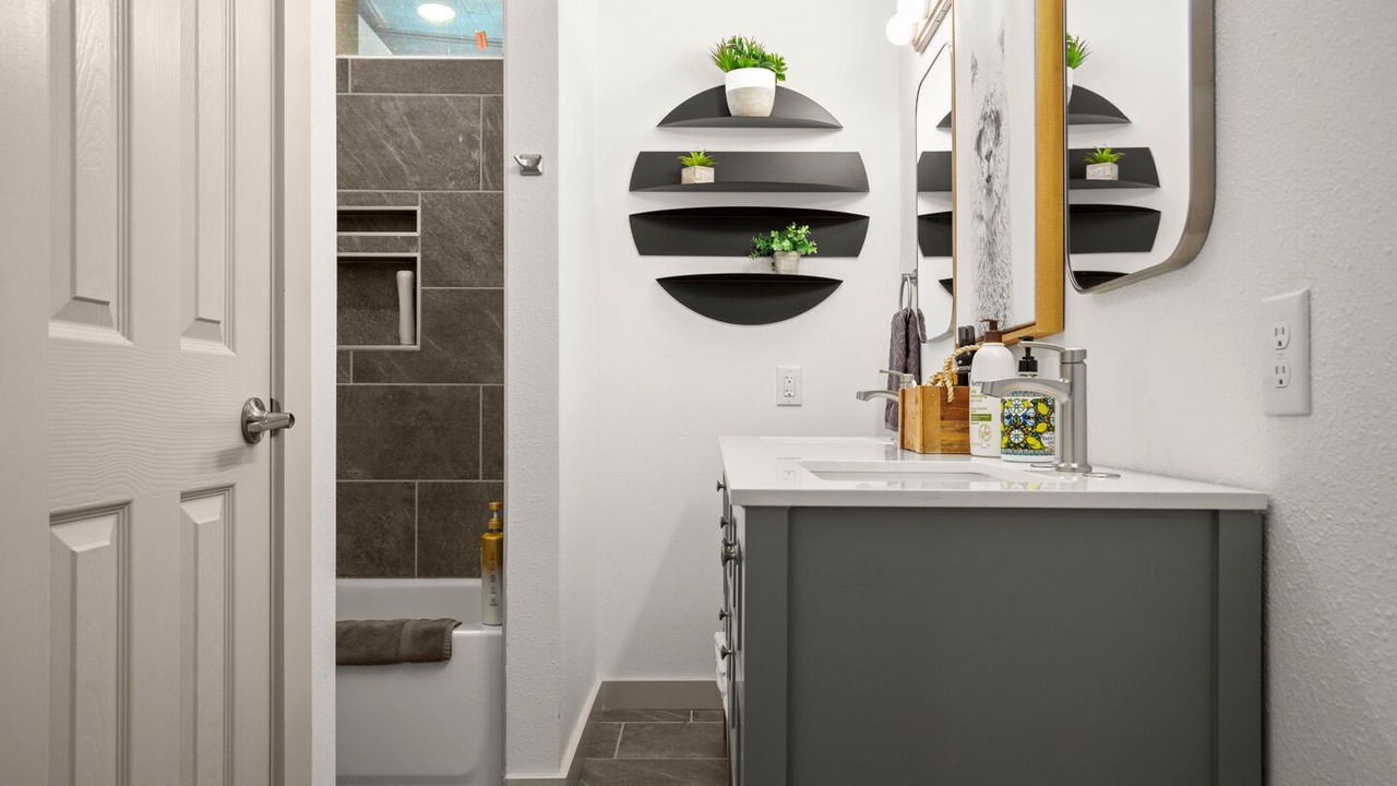 Photo of Bathroom in Lakeland Park