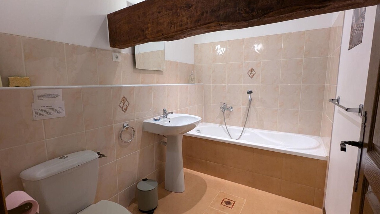Photo of Bathroom in Angeduc