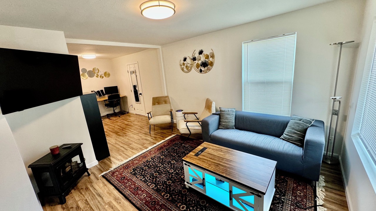 Photo of Livingroom in White Center