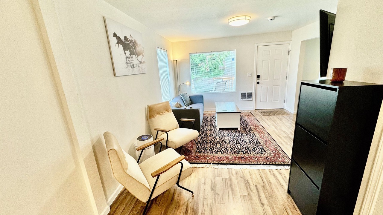 Photo of Livingroom in White Center