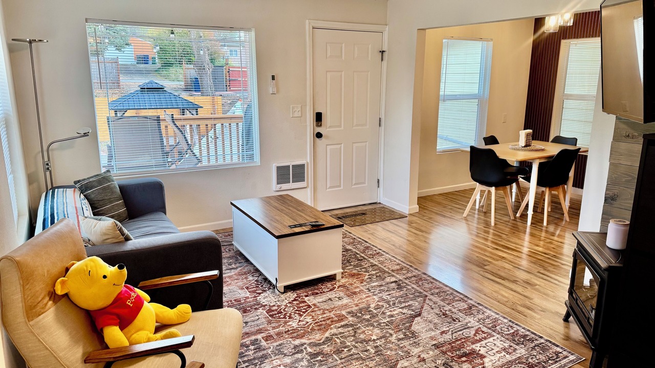 Photo of Livingroom in White Center