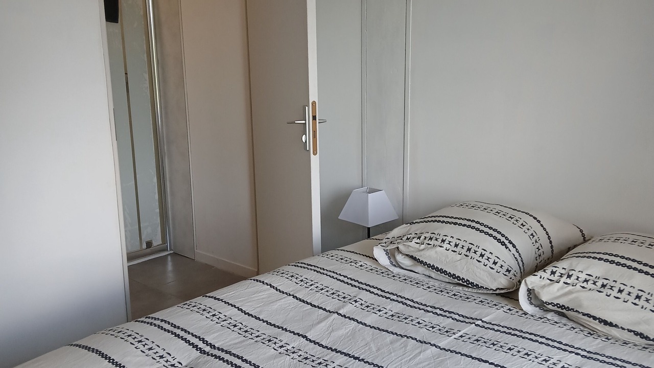 Photo of Bedroom in Maen-Roch