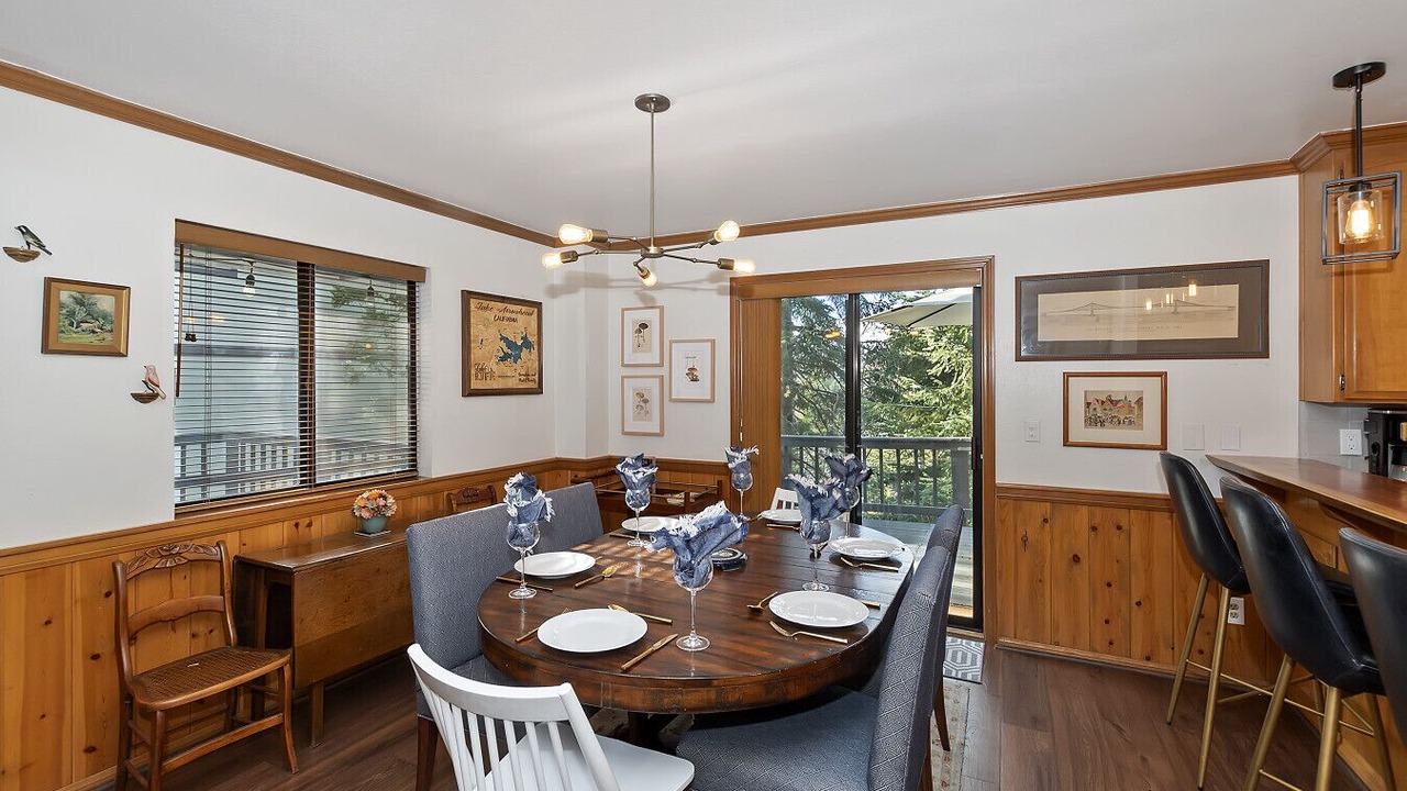 Photo of Livingroom in Blue Jay